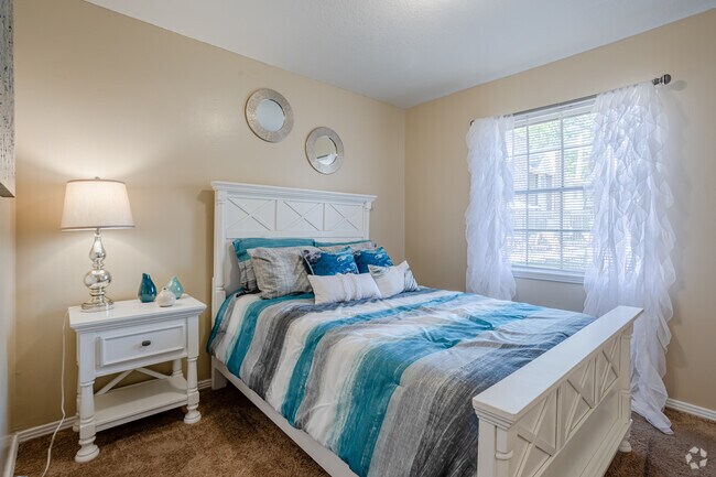 2BR, 2BA - 986SF