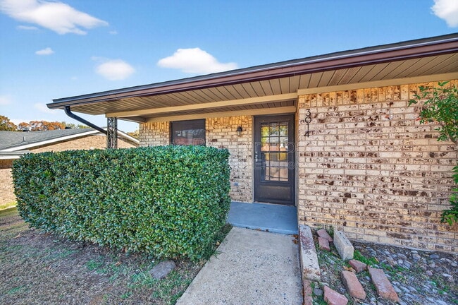 Photo - 3014 Jennifer Ave