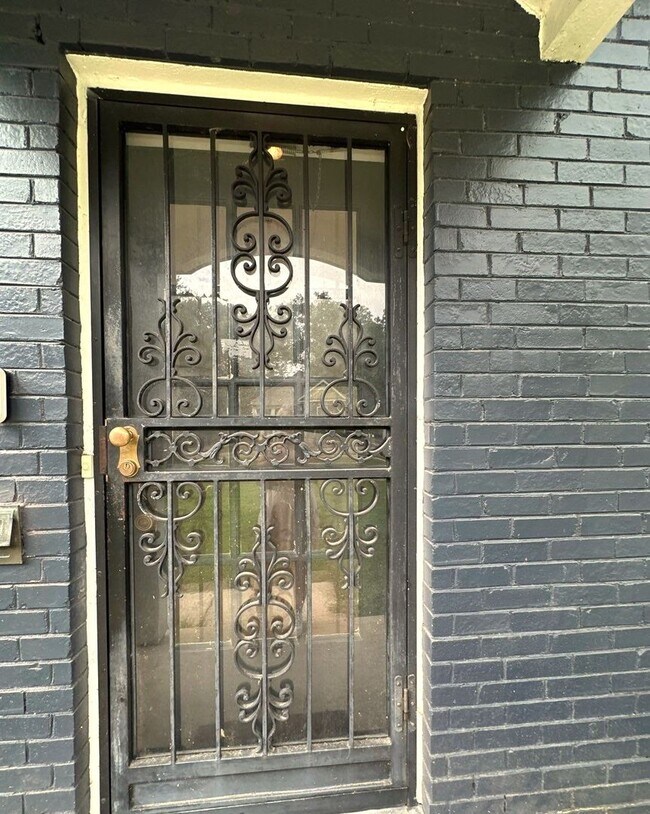 Photo - 1947 Felix Ave