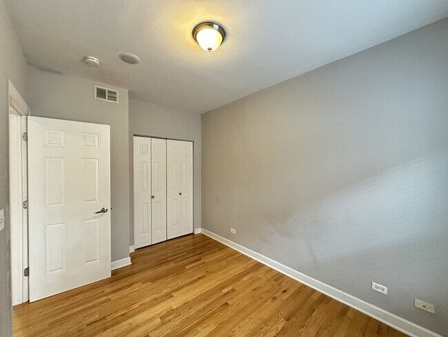 Photo - 3259 N Clifton Ave Unit 2w