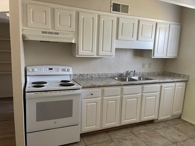 Building Photo - 6 Woodham Ave Unit 14 Rental