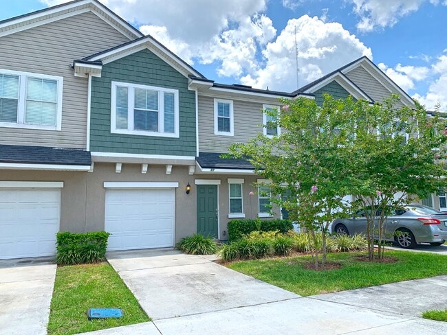 Building Photo - Moultrie Village Townhome with two ensuite...