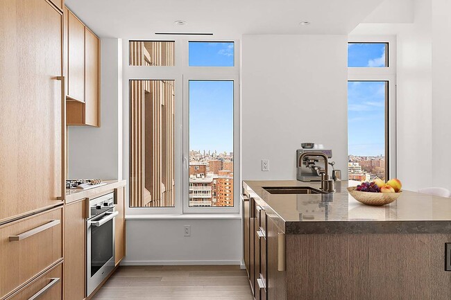 Photo - 543 W 122nd St Unidad 18D