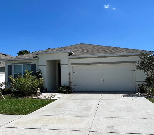 Photo - 237 St Georges Cir