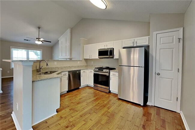 379 Darter Run NW
