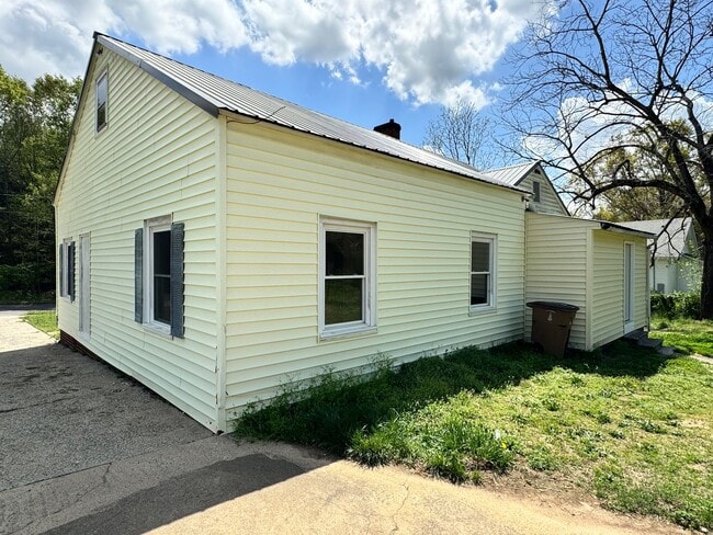 Photo - 1011 Earl St