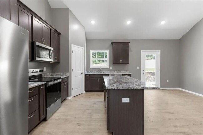 135 Cedar Ct