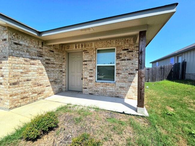 Photo - AVAILABLE NOW! (SECTION 8 ACCEPTED)