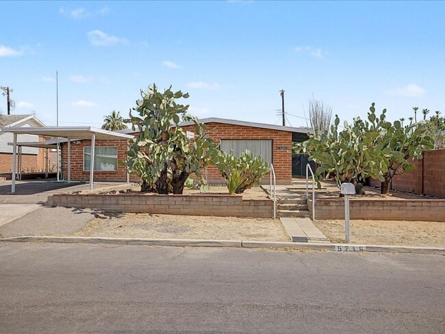 Building Photo - Charming 3-Bedroom Home with Spacious Yard & Versatile Storage!