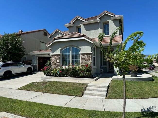 Lathrop 5 bedroom 3 bath with full bedroom... - Lathrop 5 bedroom 3 bath with full bedroom... House