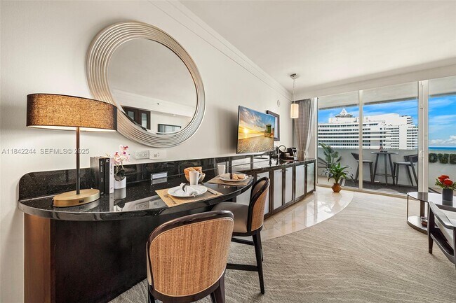 4391 Collins Ave Unit 802