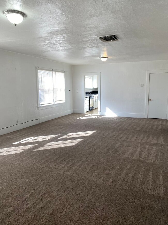 Photo - 27 S Elm St Unit # 1