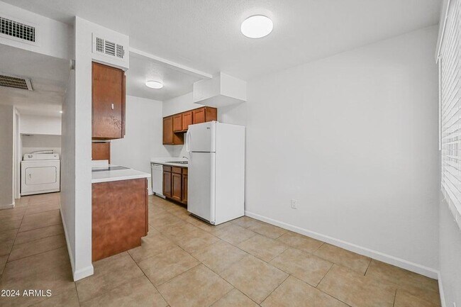 Photo - 1518 W Colter St Unidad Apt 10
