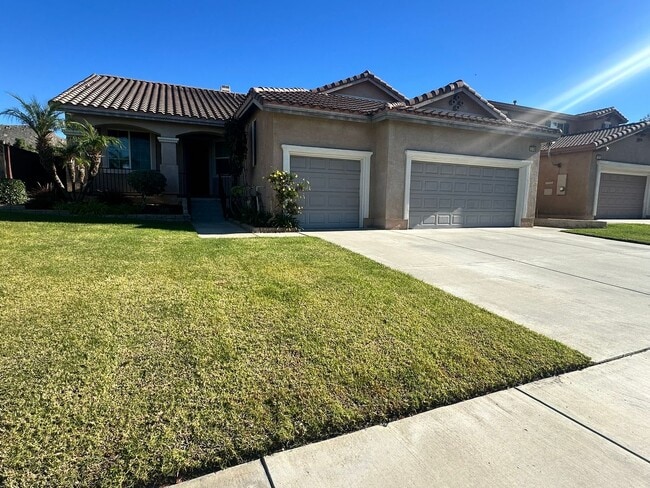 Building Photo - Beautiful 3bd/2ba Single Story with Primary Suite!