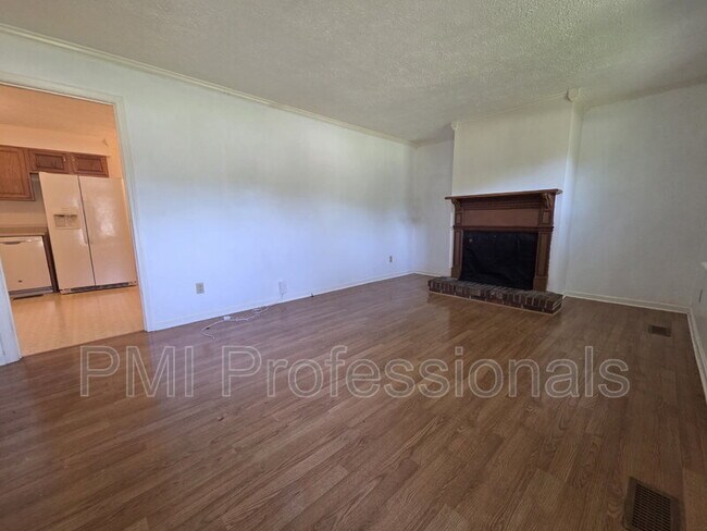 Photo - 702 Rodeo Rd