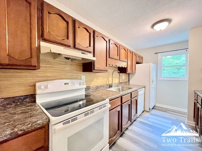 Photo - 555 Finley Cove Rd Unit B