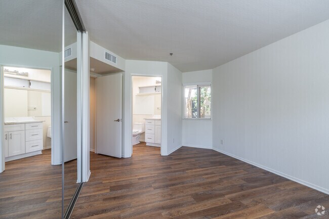 2BR, 2BA - 1008SF - Primary Bedroom