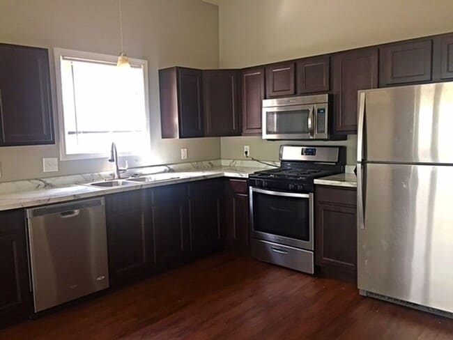 Building Photo - Recently Remodeled and Efficient 3 Bedroom... Rental