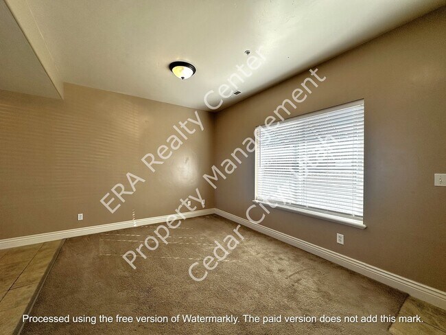 576 W 1045 N
