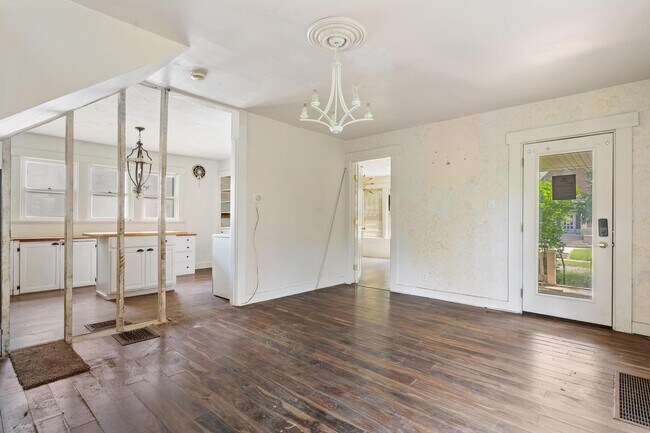 Photo - 2225 Catalpa Dr