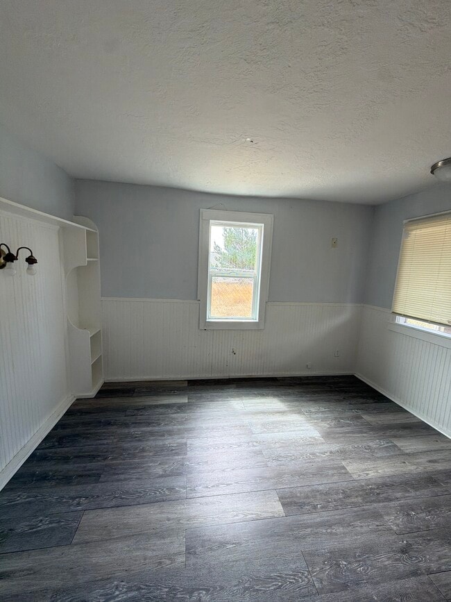 Building Photo - 430 S Holladay Dr
