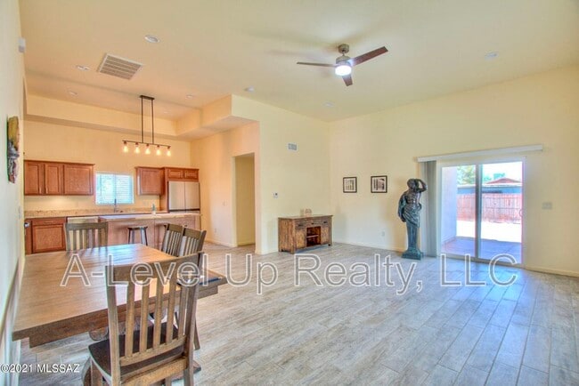 Photo - 310 W 27th St