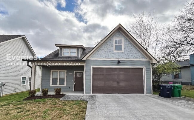 Building Photo - Spacious 3 Bed, 2.5 Bath Home with 2 Car Garage