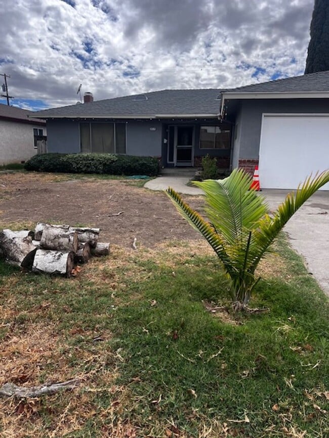4 BEDROOM HOME - 4 BEDROOM HOME