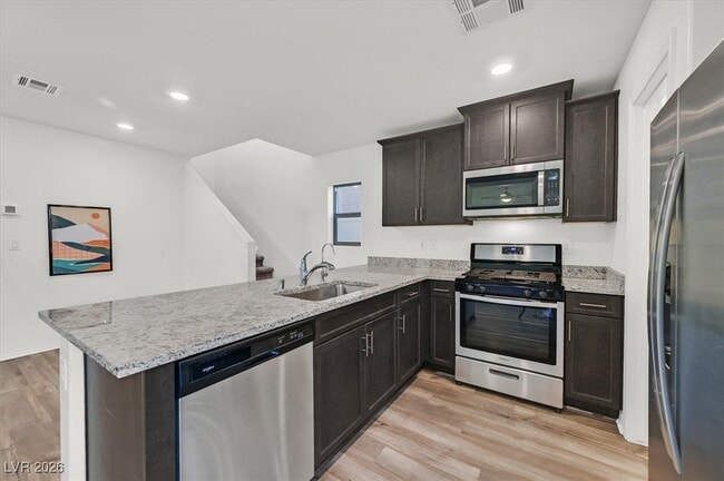 Photo - 2212 Langmore St