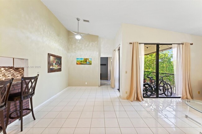 Photo - 10700 NW 14th St Unidad 154