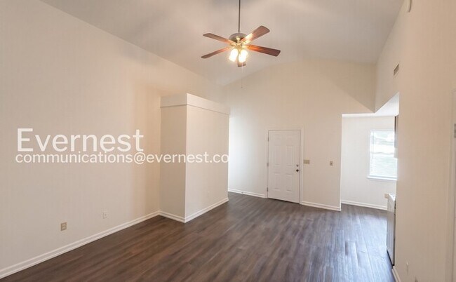Photo - 2 Bed/1.5 Bath Home with Off-Street Parking / Pet-Friendly / Available Now!