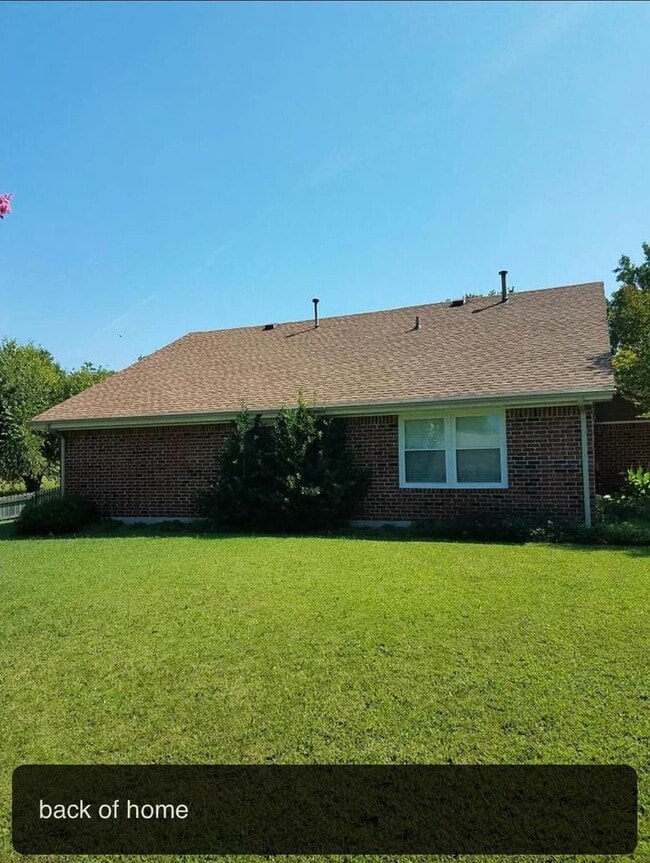 Photo - Knoxville 37922 - 3 bedroom, 2 bath home - Contact Susan Niedergeses (865) 300-4722