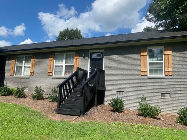 Building Photo - 245 Long Bow Rd Rental