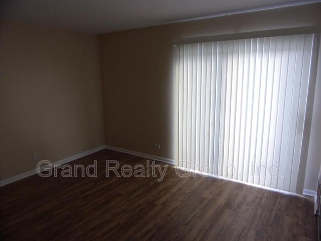 Photo - 337 Meadow Green Ln