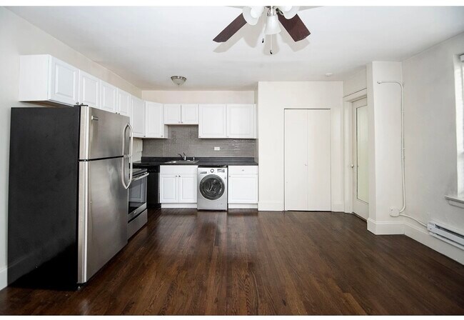 Photo - 3345 N Marshfield Ave