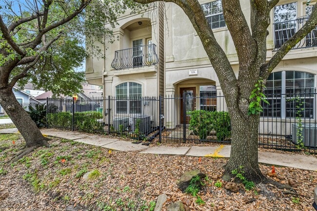 Building Photo - 326 Malone St