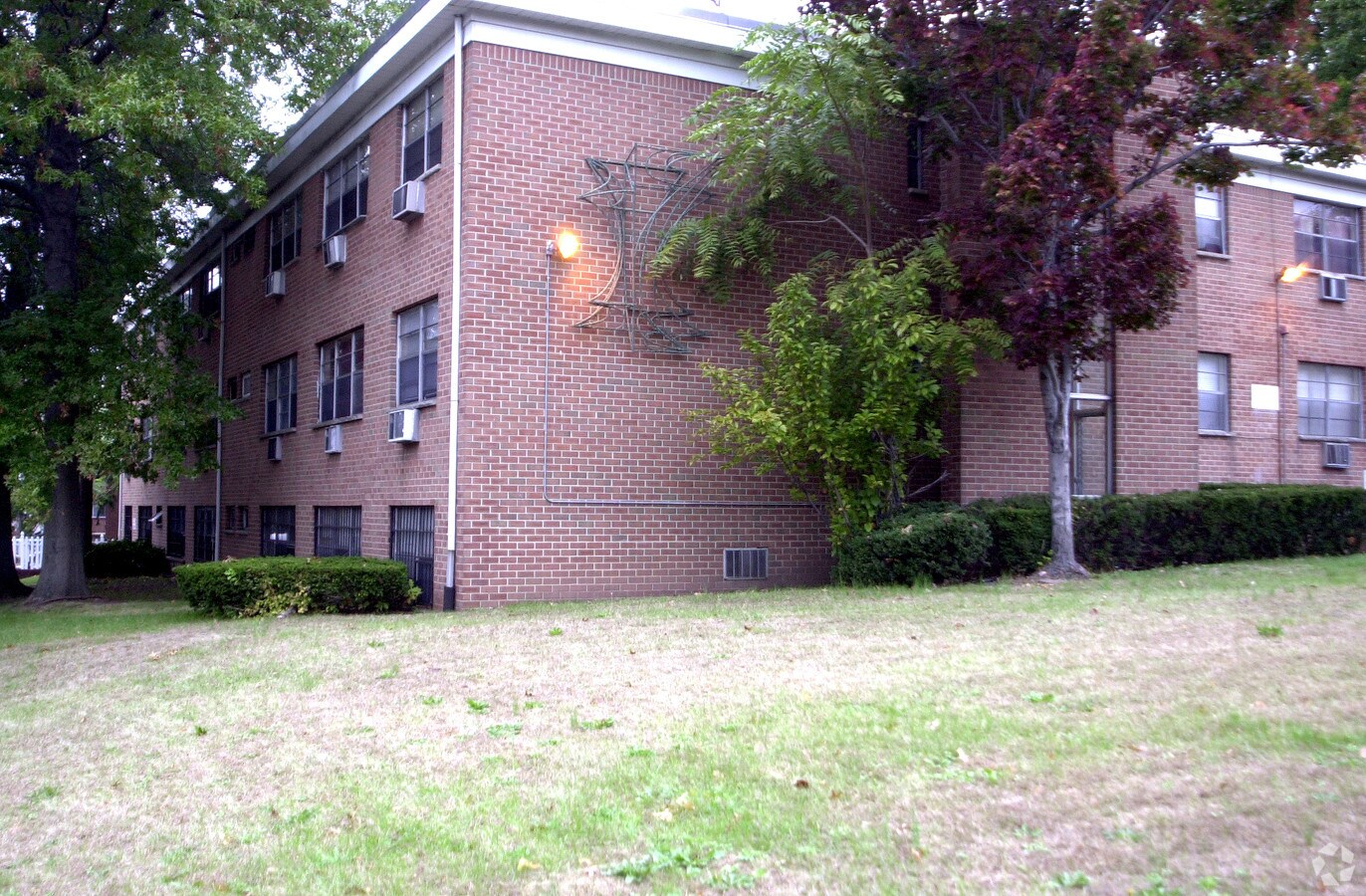 Photo - 76 E Park St