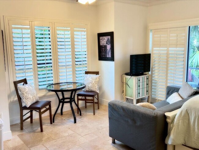 Photo - 11863 Wimbledon Cir Unidad 408