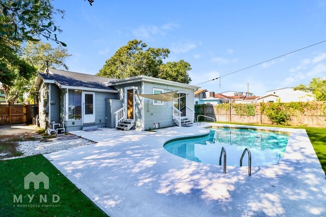 Photo - 3301 Yale St N