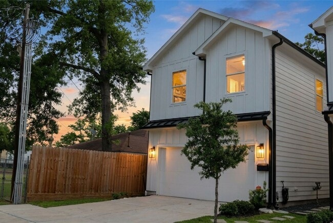 Photo - 4714 Fisk St