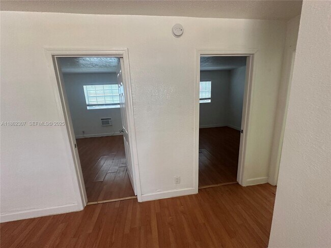 Photo - 300 SW 4th Ct Unit 3