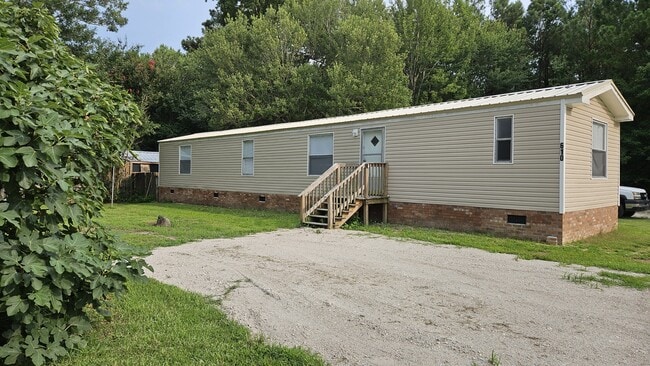 Building Photo - 610 E Branch Dr