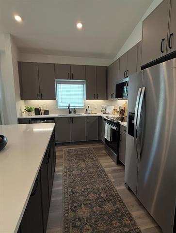 Photo - 4422 Janssen Ave