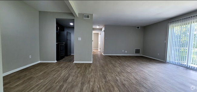 Building Photo - Spacious top floor 2 bedroom 1 bath Apart... Unit 4420 - 442 - L Rental