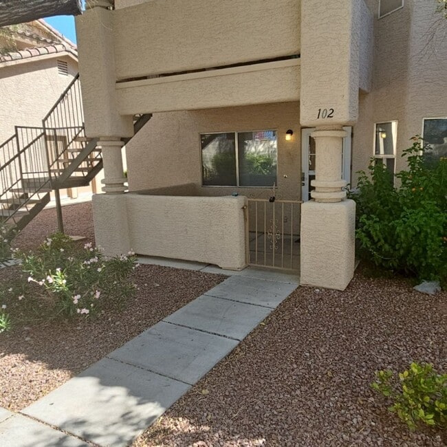 Building Photo - Modern 2-Bed Condo in a Gated Community!