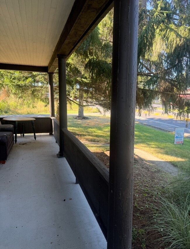 Building Photo - 1048 Danby Rd