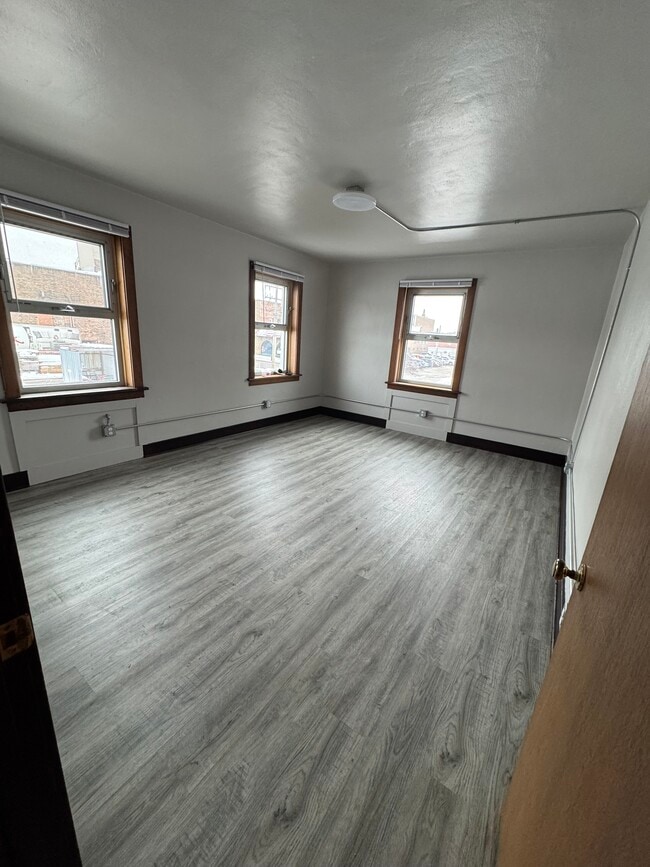 Photo - 814 Clinton St