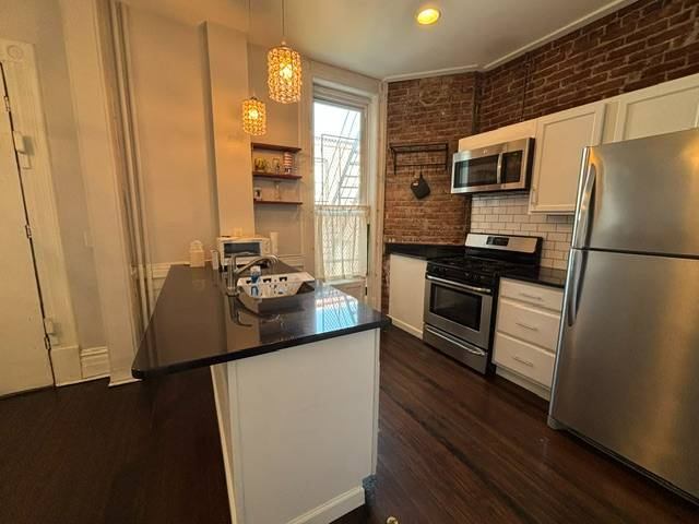 Photo - 108 4th St