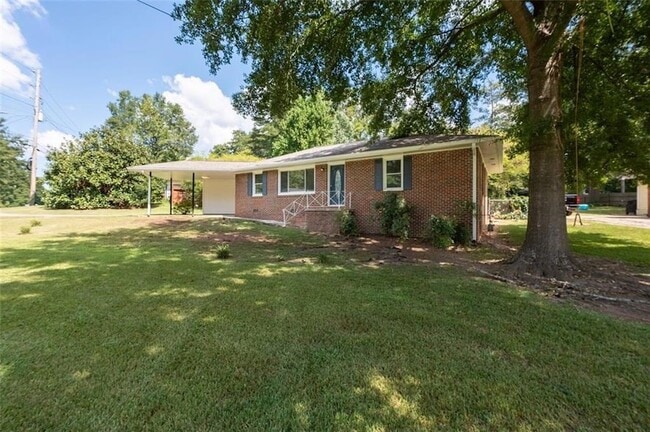 208 Yancy Dr SE