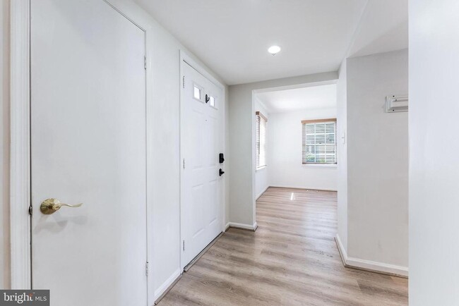Photo - 818 Sycamore Ct